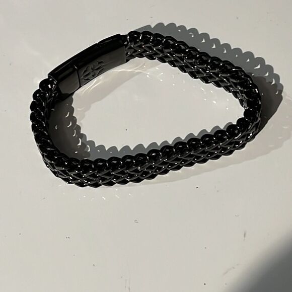 Men’s Black Metal Bracelet with Designed Magnetic Closure - Picture 8 of 11